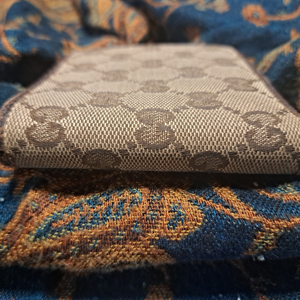 Gucci Beige and Brown Monogram Wallet Card Holder - Picture 15 of 17